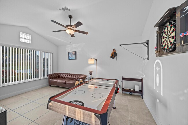 Building Photo - 2400 Seaford Dr