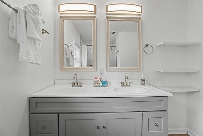 Building Photo - 713 Stafford St