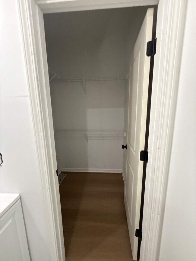 Building Photo - Fully Renovated Spacious 3BR in South Memphis – Section 8 Welcome