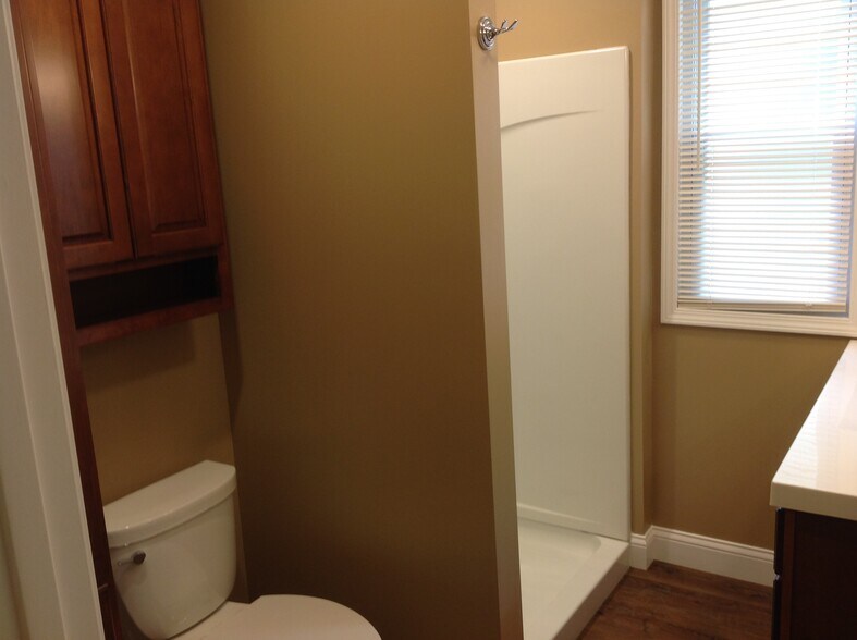 Building Photo - 1947 E 124th Pl