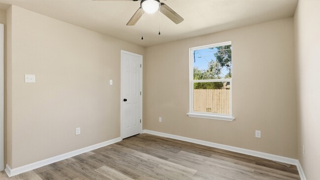 Building Photo - 2614 28th Ave N