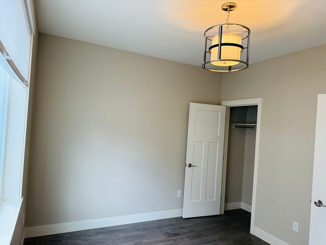 Building Photo - 2 bed, 2 bath West End Luxury