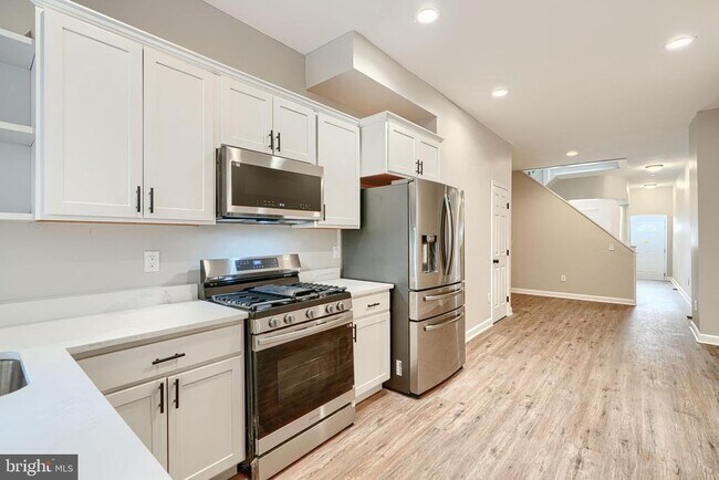 Building Photo - 1704 E Lafayette Ave