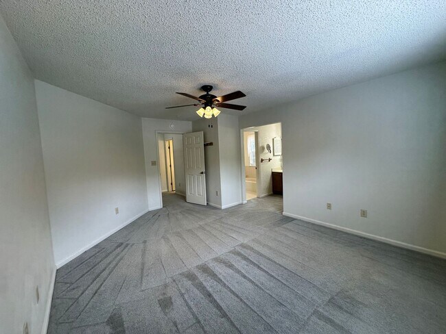 Building Photo - Call or Text Amanda Tate for more informat...