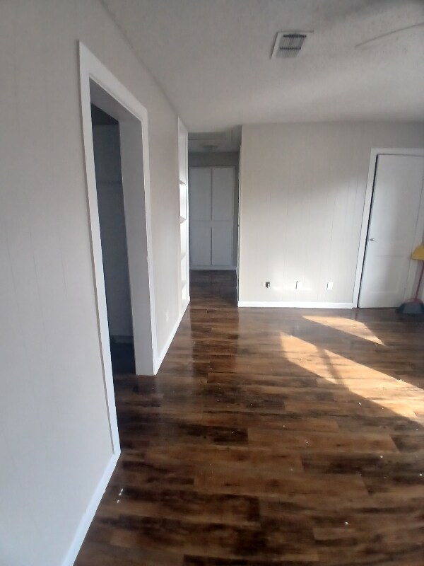 Building Photo - 106 S Davis St