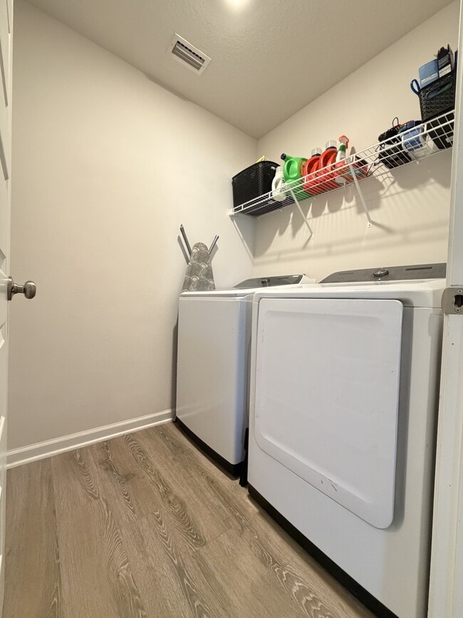 Building Photo - 4656 Honor Guard Wy