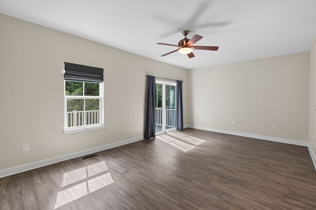 Building Photo - 949 Centurion Cir