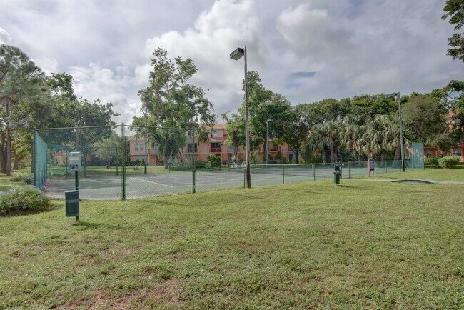 Building Photo - 1000 Crystal Way