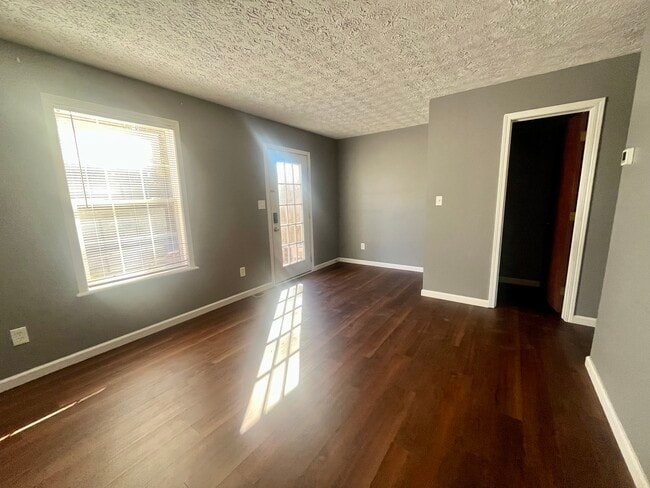 Building Photo - Thistlewood Lane