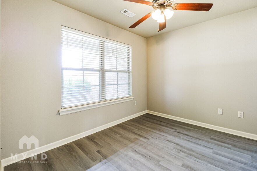 Building Photo - 430 Ravenna Dr