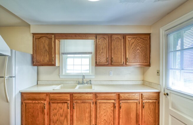 Building Photo - 2418 Manchester Rd