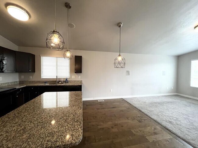 Building Photo - 621 Koins Way