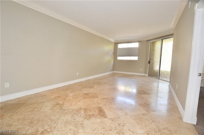 Building Photo - 270 E Flamingo Rd