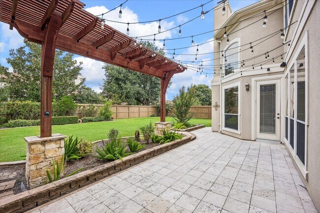 Building Photo - 2210 Bywater Dr