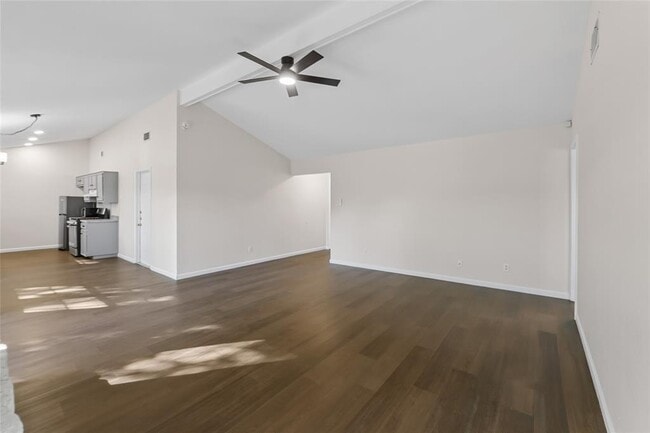 Building Photo - 903 E Logan St