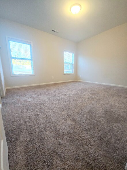 Building Photo - 804 Oak Center Dr