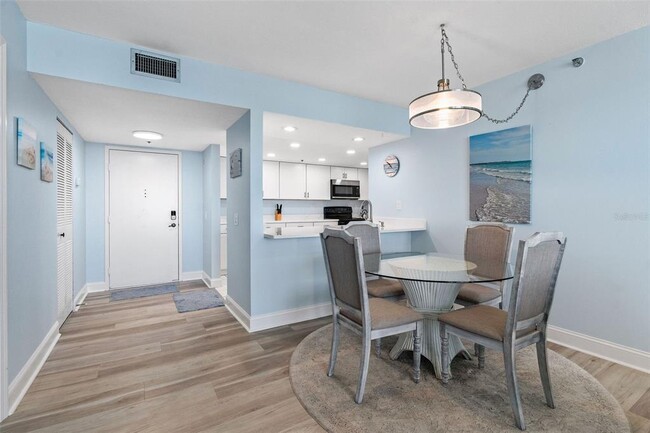 Building Photo - 6287 Bahia Del Mar Cir N