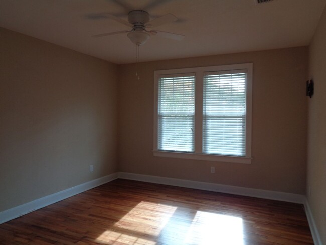 Building Photo - Cute 2 Bedroom Home in San Marco