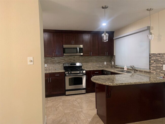 Building Photo - 16618 Oxnard Ln