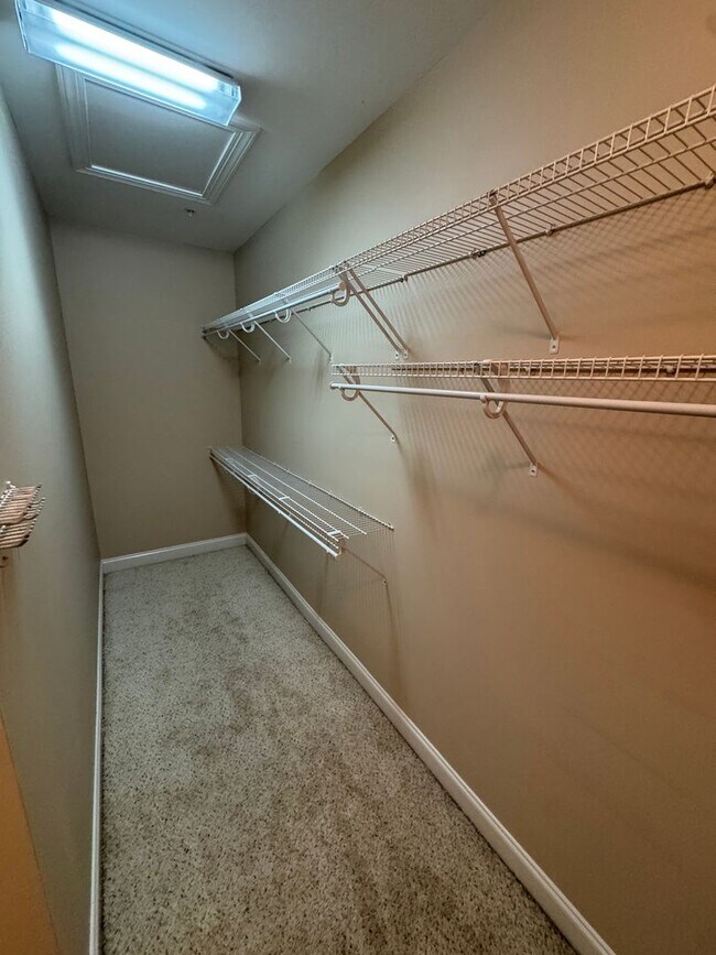 Building Photo - FOR RENT - Luxury Condo near downtown