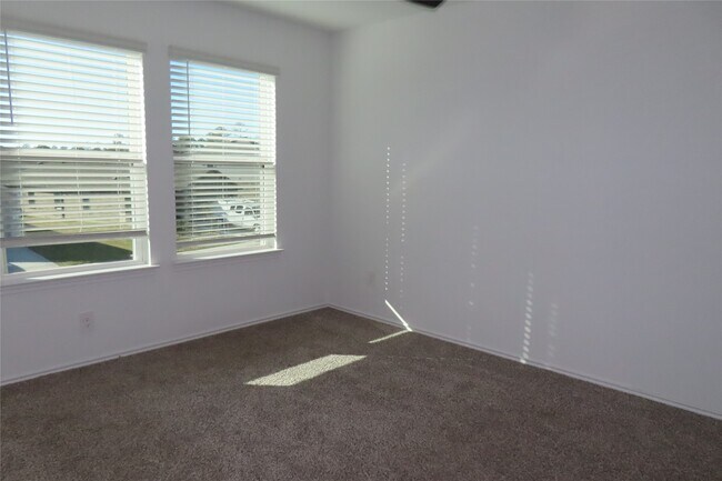 Building Photo - 24438 Elmwood Falls Dr