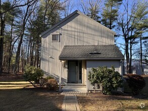 Building Photo - 10 Gray Pine Common