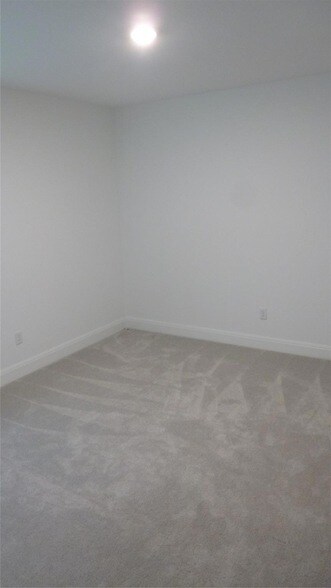 Building Photo - 11904 Paseo de los Lagos Ln