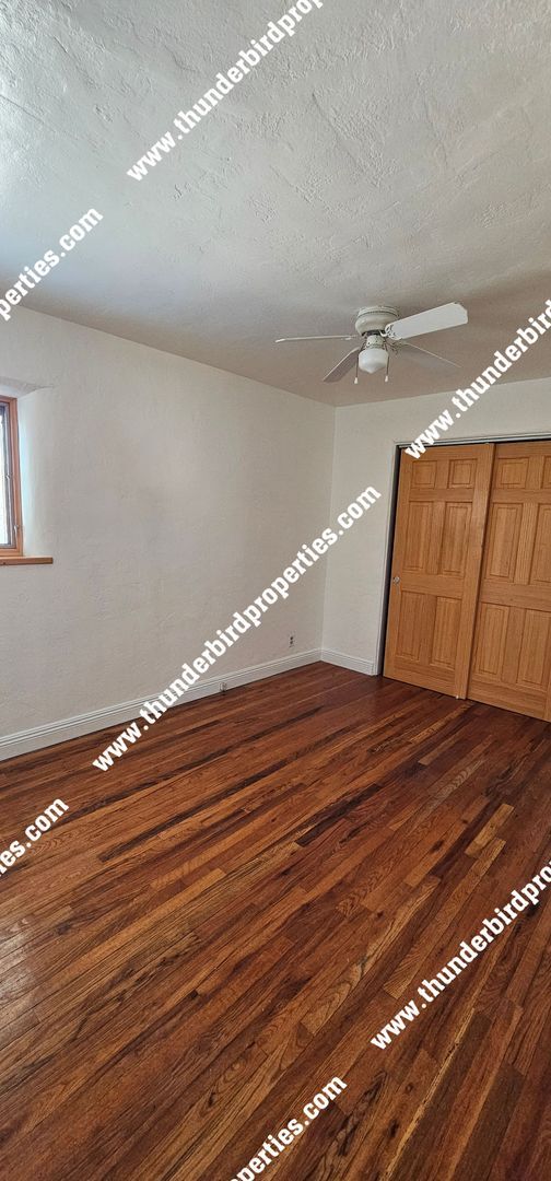 Building Photo - 2 miles from UNM cute 2 bedroom 1 bath