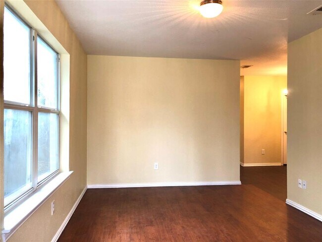 Building Photo - 608 Upton Ave