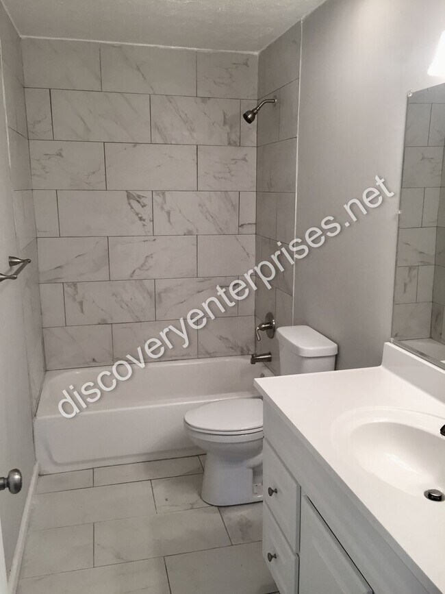 Building Photo - JUST REDUCED! 4 Bdrm / 2 Bath Home - 1st m...