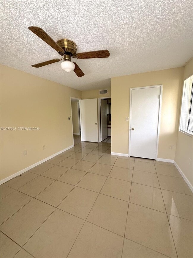 Building Photo - 3287 Coral Lake Dr