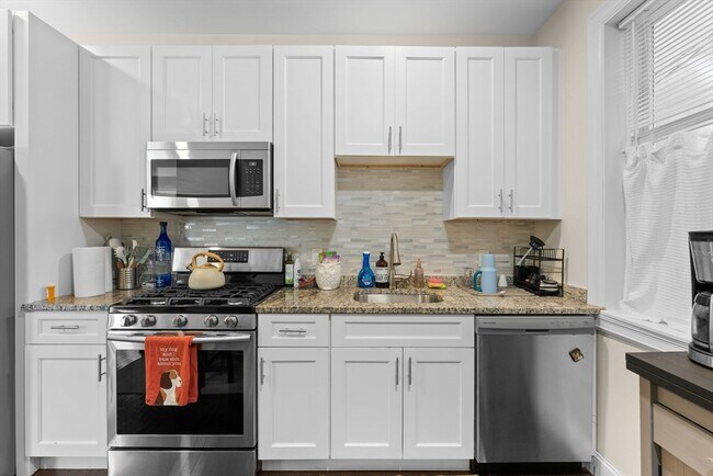 Building Photo - 6 W Cottage St