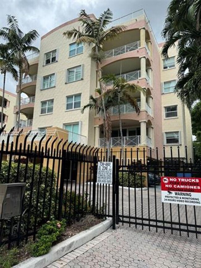 Building Photo - 1824 Brickell Ave