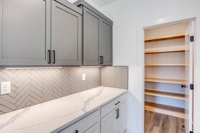 Building Photo - 8441 W 37th Ct N