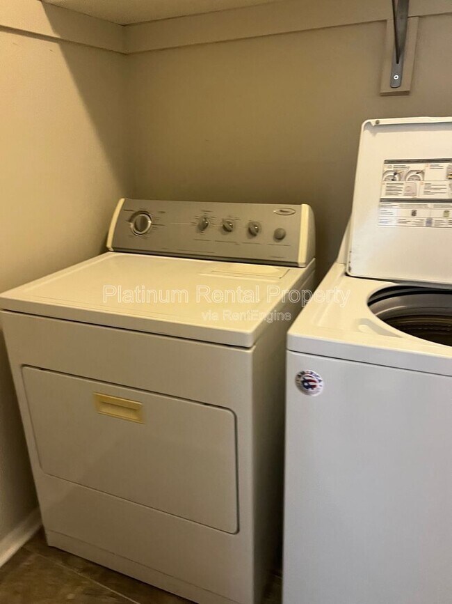 Building Photo - 110 Countryside Pl