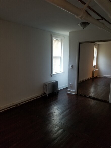 Building Photo - 1326 Dewey Ave