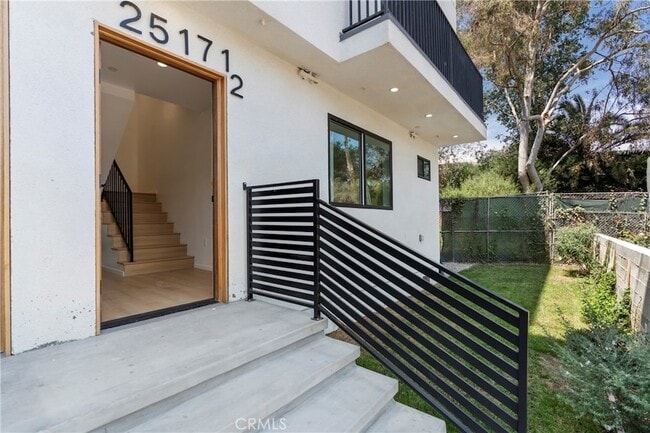 Building Photo - 2517 Alsace Ave