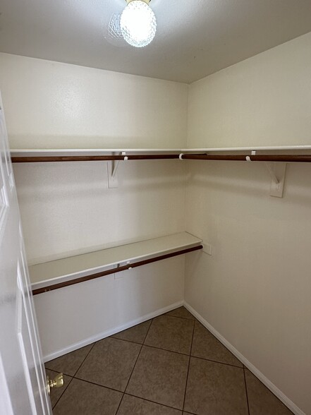 Building Photo - 115 S San Jose Dr