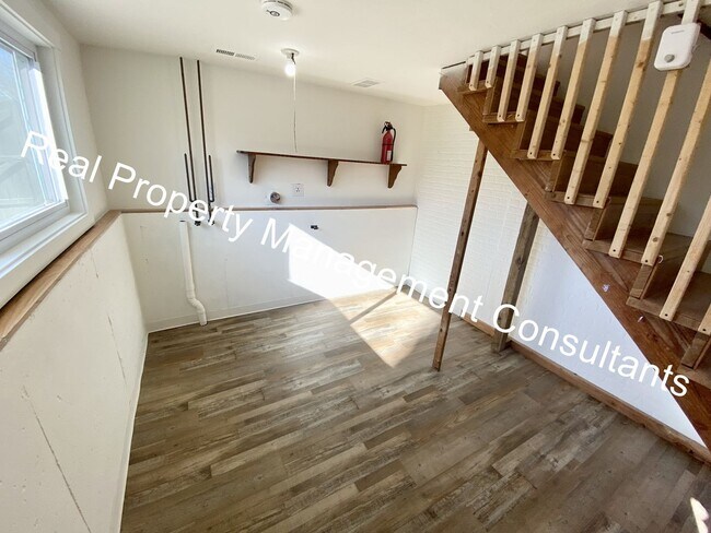 Building Photo - Charming Home in a Country Setting
