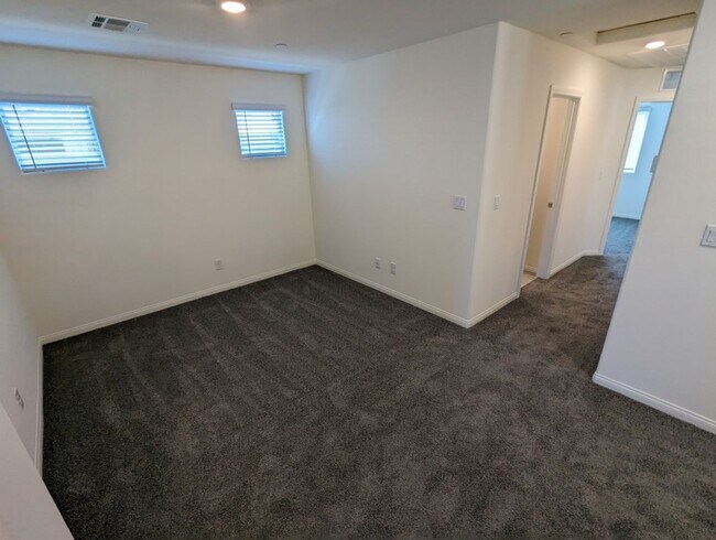 Building Photo - 10947 Cheshire Wds Ave