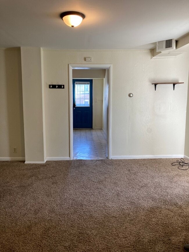 Building Photo - Three Bedroom Single-Family Home Close To Downtown