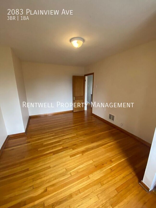 Building Photo - 2083 Plainview Ave