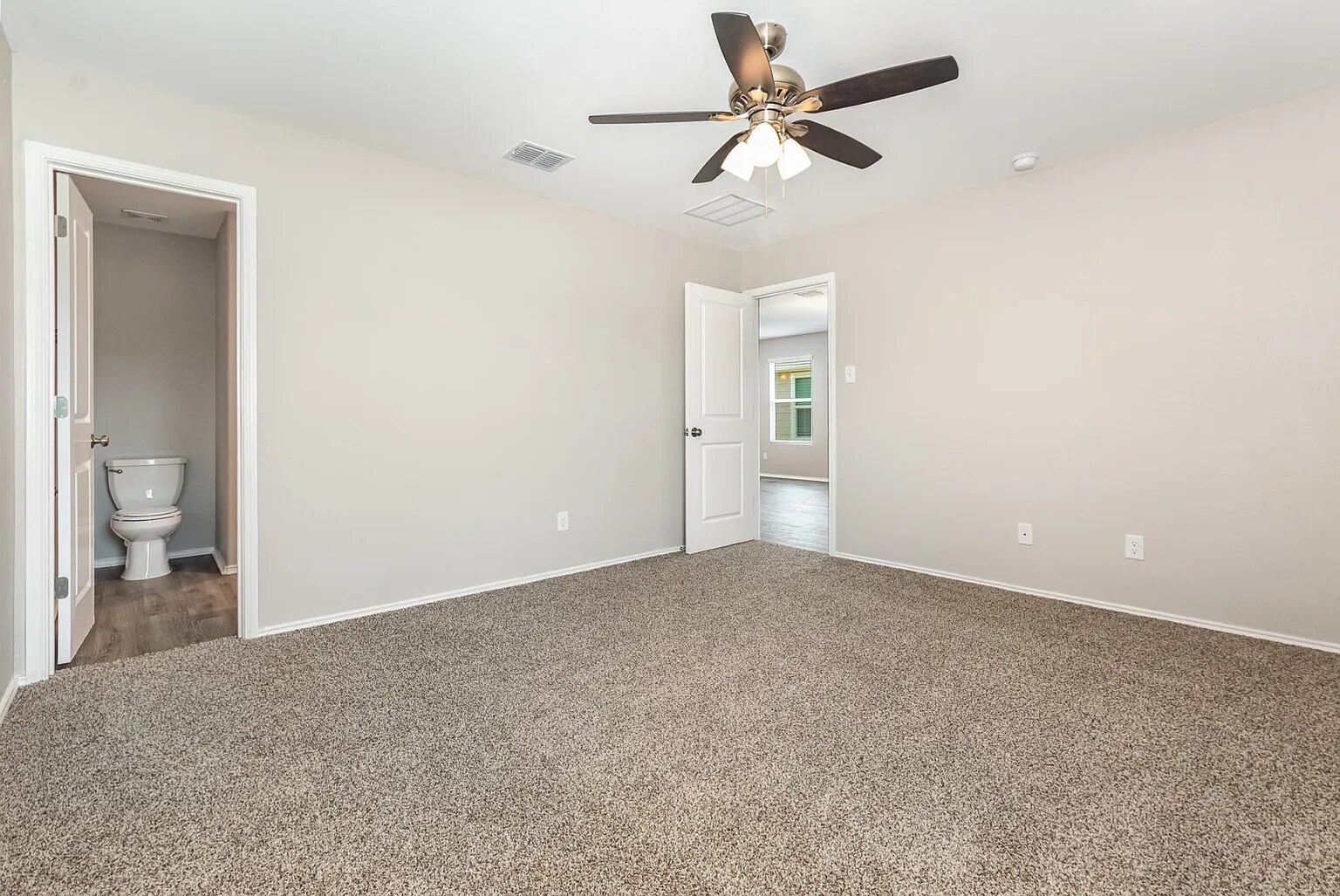 Building Photo - 7601 Bluebell Ln