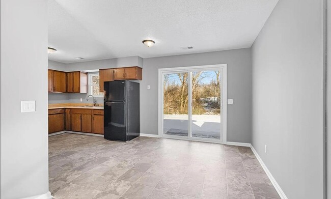 Building Photo - 1045 Greenway Dr