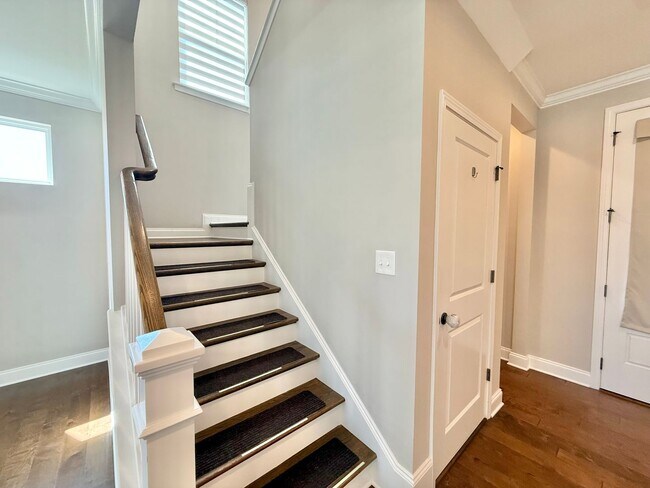 Building Photo - 516 Vivian Lee Ln
