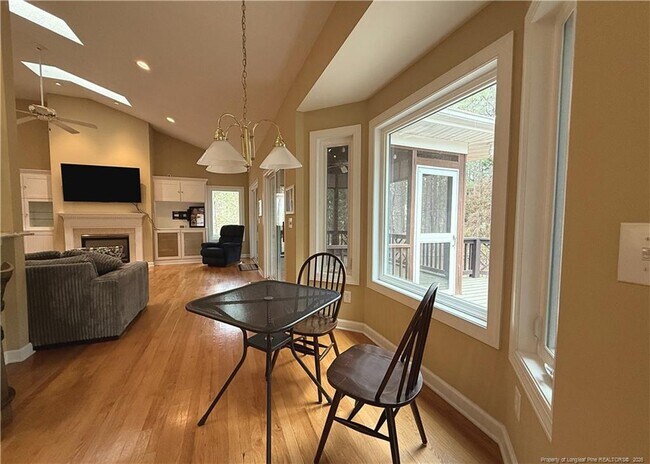 Building Photo - 105 Morris Dr