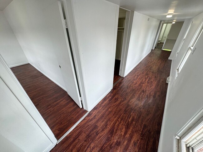 Building Photo - 2605 Walnut St