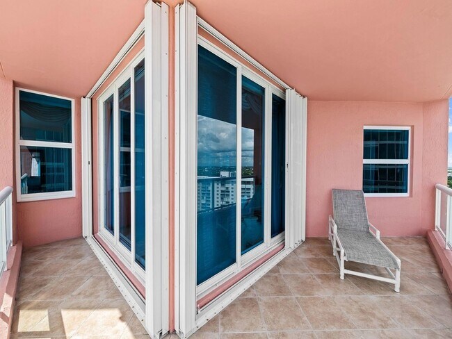 Building Photo - 2110 N Ocean Blvd