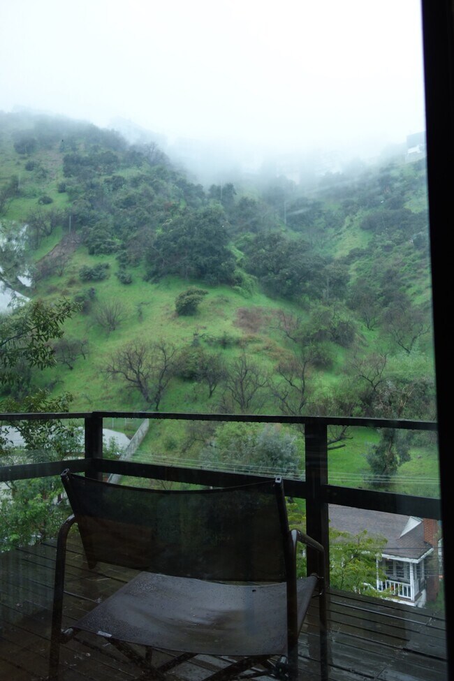 Primary Photo - 2252 Laurel Canyon Blvd