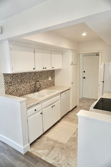 Building Photo - 1803 E Ocean Blvd